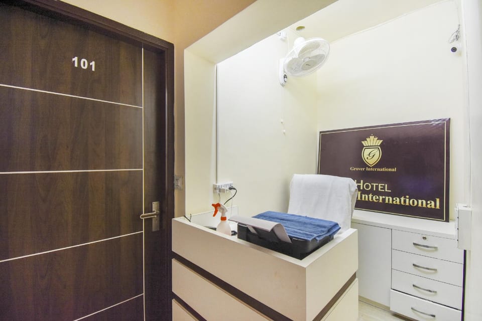 HOTEL O Grover International Hotel in Punjab, India