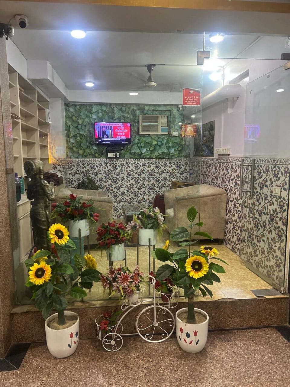 OYO 75463 Jkm Palace Hotel in New Delhi