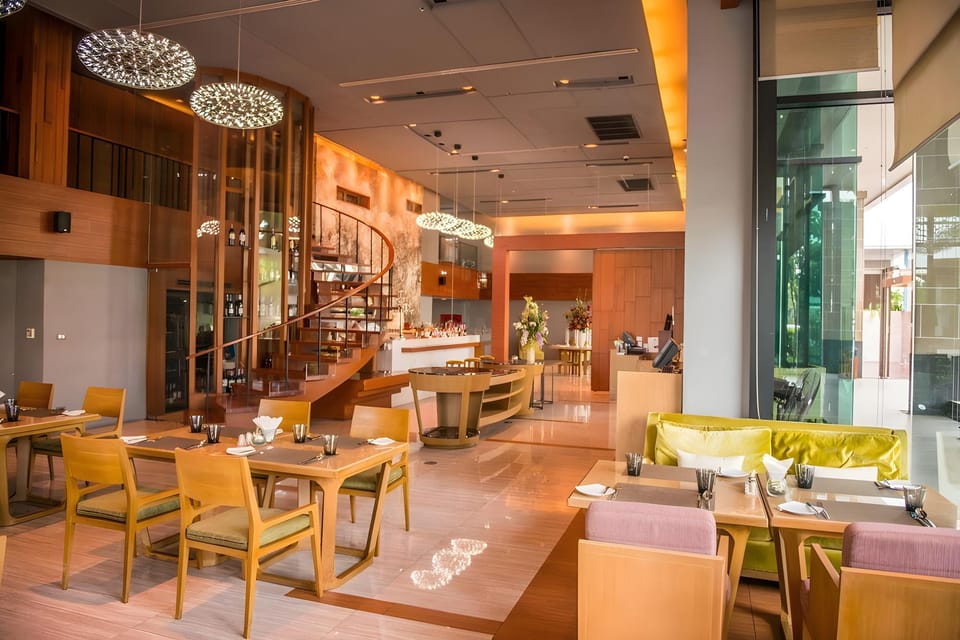 Summit Windmill Golf Suite Hotel @Suvarnabhumi Resort in Bangkok