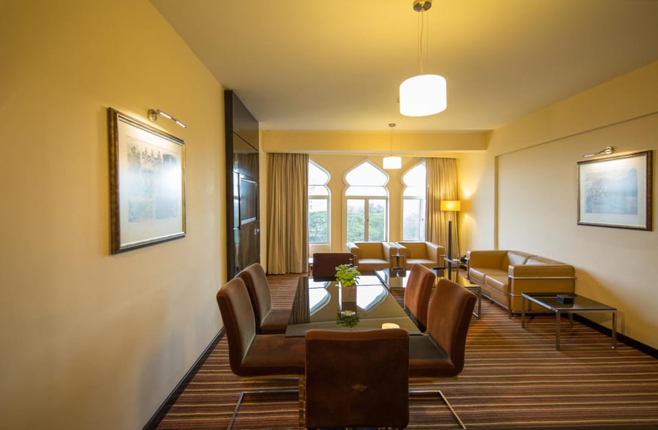 Ramada by Wyndham Colombo Hotel in Colombo