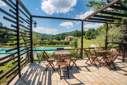 Cerqua Rosara Residence - Valtopina Hotel in Umbria
