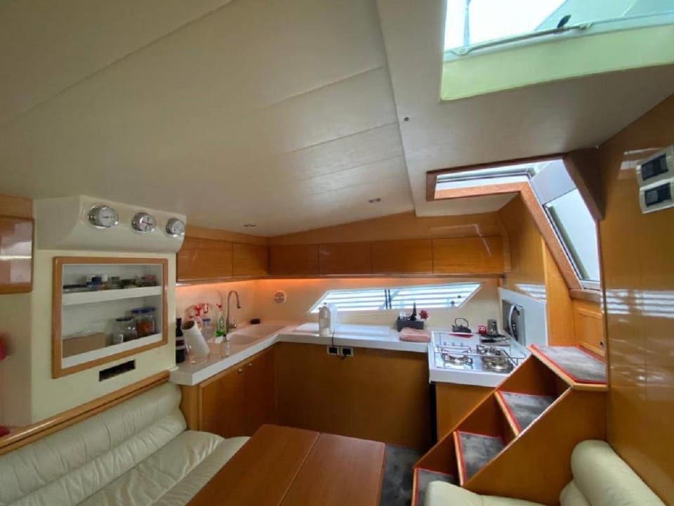 Motor Yacht Raffaelli "Bonita" Hotel in Trieste