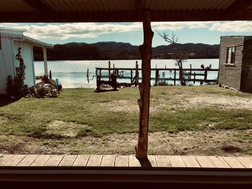 The Artists Cottage - absolute waterfront Hotel in Strahan