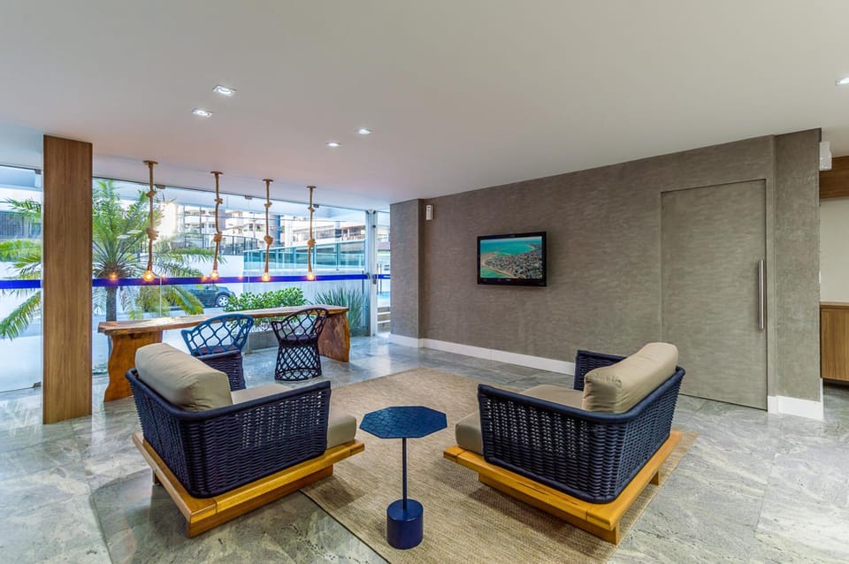 Shared lounge/TV area