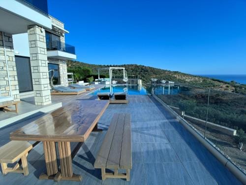 Paleokastro Villas with Private Heated Pool, Top Views - Next To Center - Top WiFi Hotel in Crete