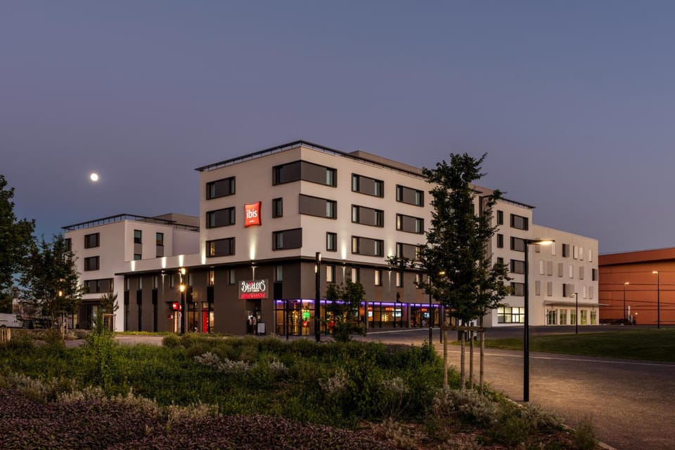 ibis budget Saint-Quentin-en-Yvelines Vélodrome Hotel in Montigny-le-Bretonneux