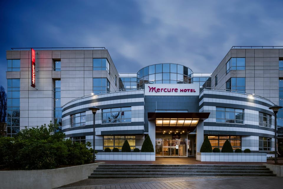 Hôtel Mercure Paris Massy Gare TGV Hotel in Massy