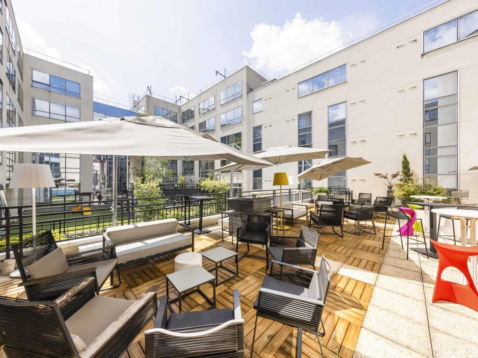 Hôtel Mercure Paris Massy Gare TGV Hotel in Massy