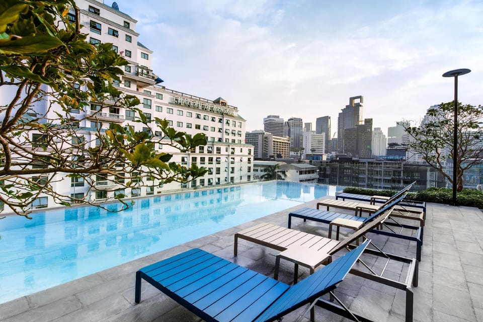 Swimming pool [outdoor]