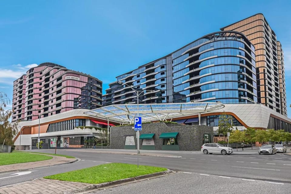 SkyGarden Luxury Condo at The Glen by Live Local Apartment hotel in Glen Waverley