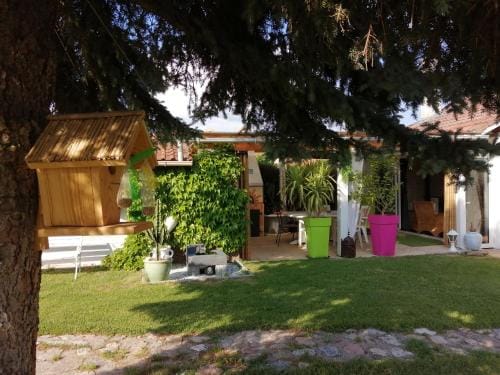 Maison d'hotes le clos de la Presle, Compostelle Hotel in Auvergne-Rhône-Alpes
