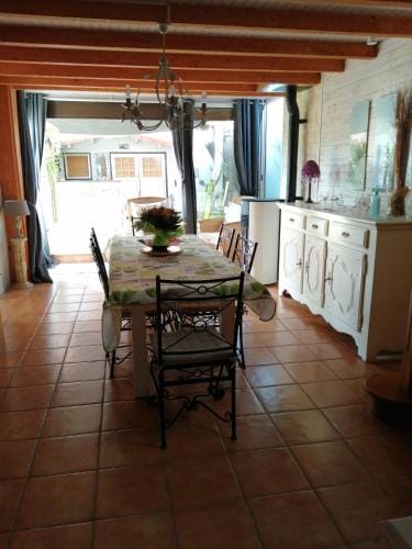 Maison d'hotes le clos de la Presle, Compostelle Hotel in Auvergne-Rhône-Alpes