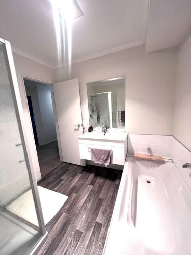 Mangawhai studio or book a room in Guest's House Hotel in Auckland Region