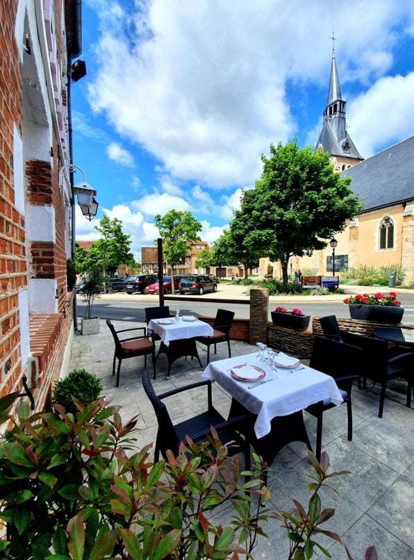 Croix Blanche de Sologne Hotel in Chaumont-sur-Tharonne
