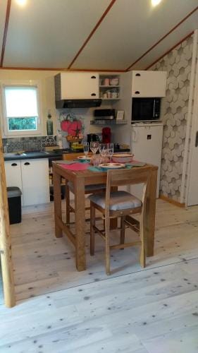 le haut village Chambre d'hotes Mobi-Loft cosy sauna ,douche ,chromotherapie Hotel in Hauts-de-France