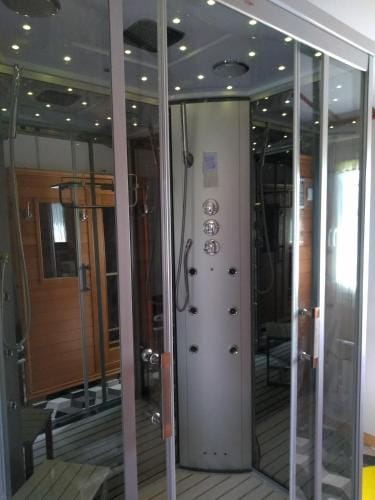 le haut village Chambre d'hotes Mobi-Loft cosy sauna ,douche ,chromotherapie Hotel in Hauts-de-France