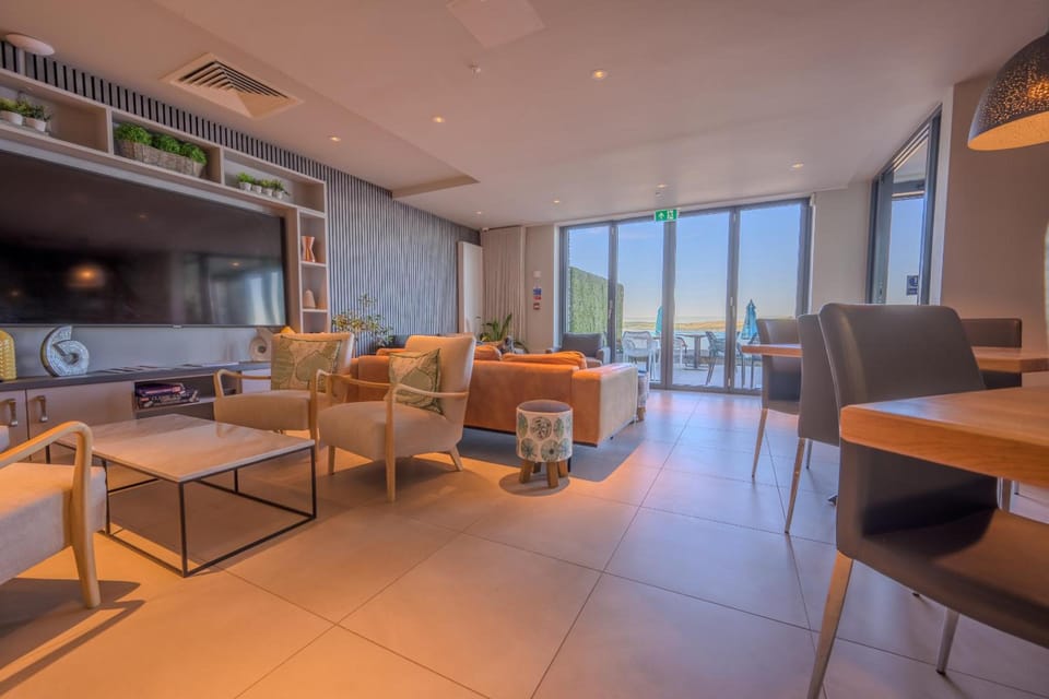 Shared lounge/TV area