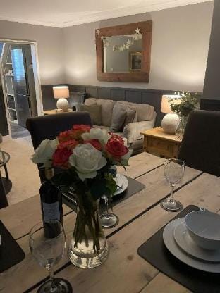 Meadow Cottage Hotel in Salisbury