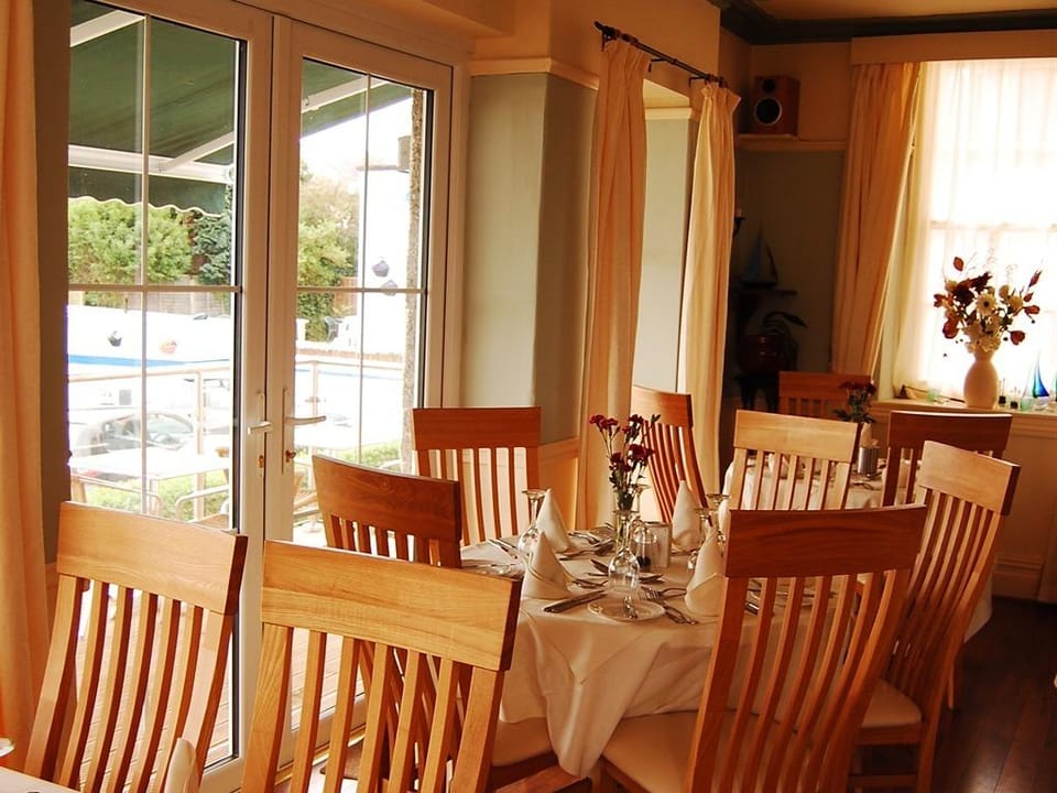 The Moelwyn Hotel & Restaurant Inn in Criccieth