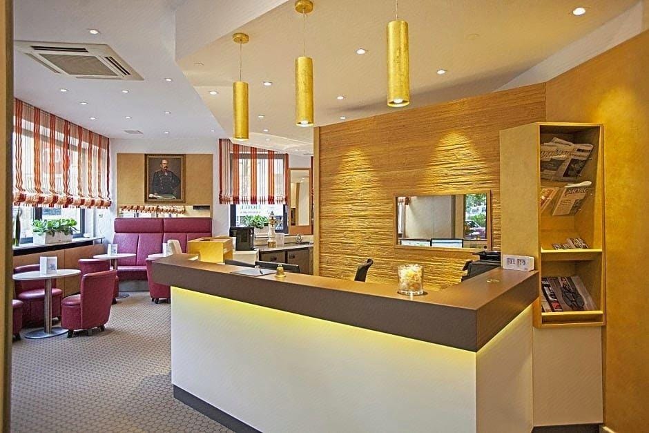 Am Bismarck Hotel in Mannheim