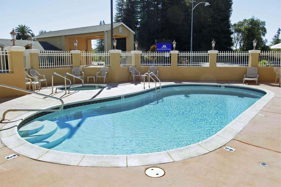 Fairview Inn & Suites Motel in Healdsburg