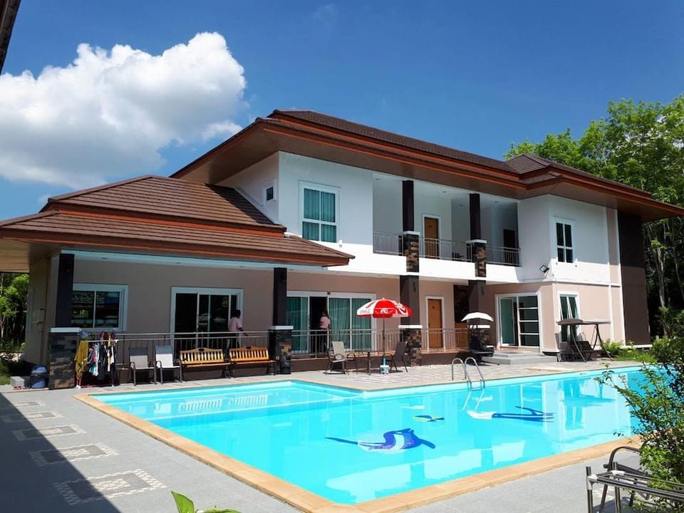 Pool House Lansaka Hotel in Thailand