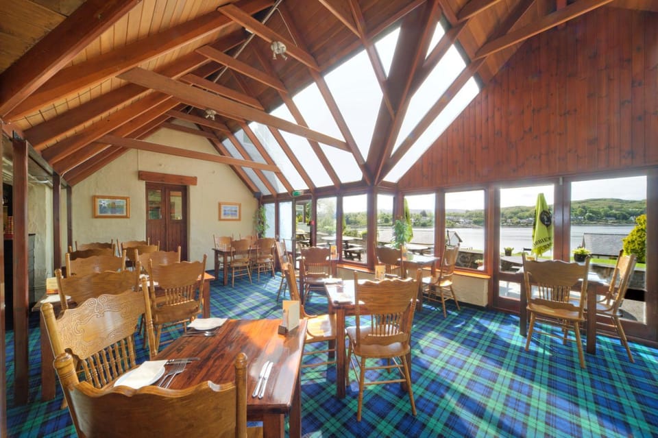 Lochnell Arms Hotel Inn in Scotland