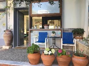 Alexiou Apartments Blue Hotel in Rethymno