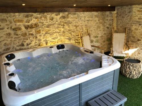 Le Clos Saint Lubin Hotel in Île-de-France