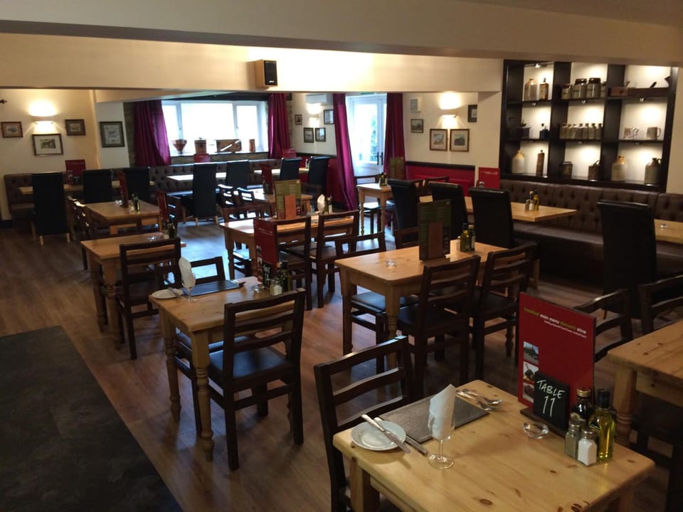 Hunters Lodge Inn Hotel in North Dorset District