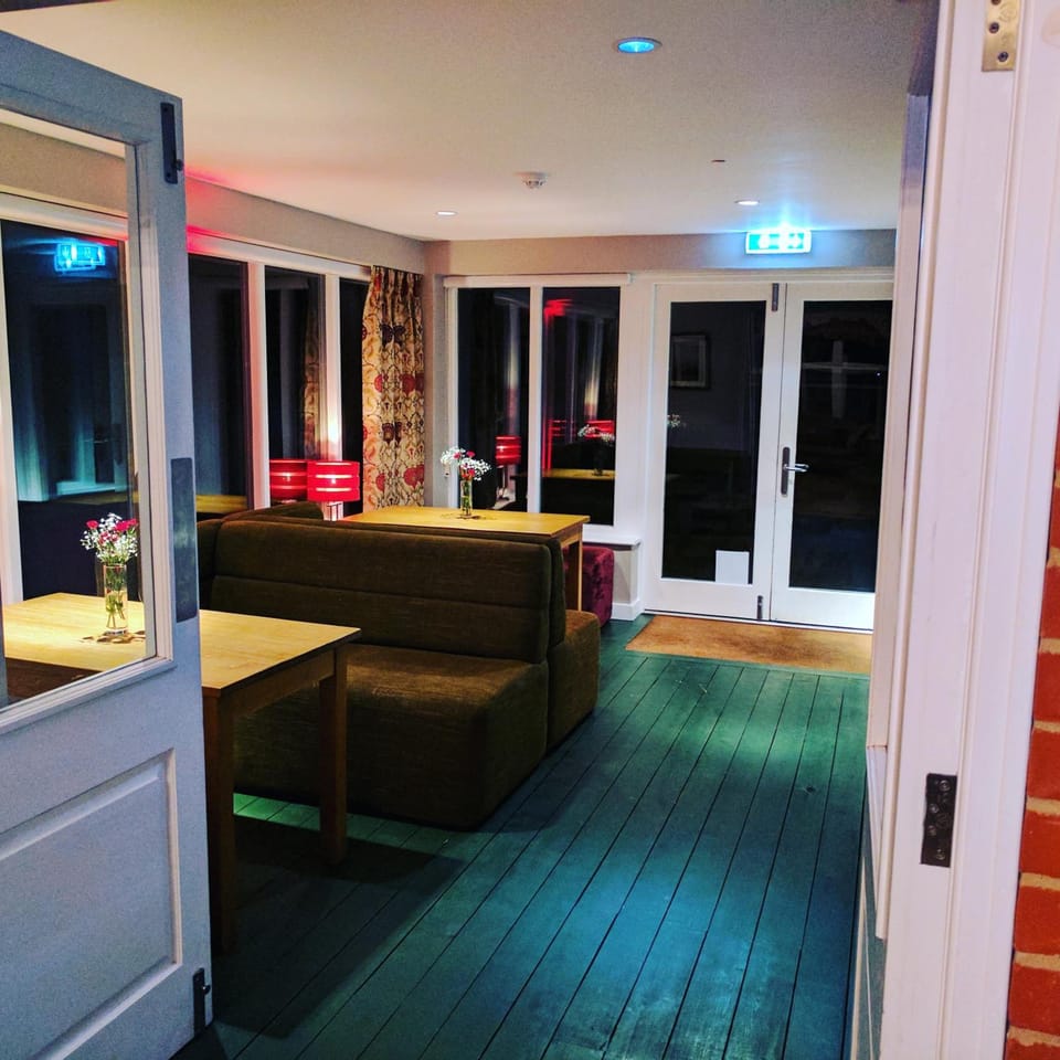 Shared lounge/TV area