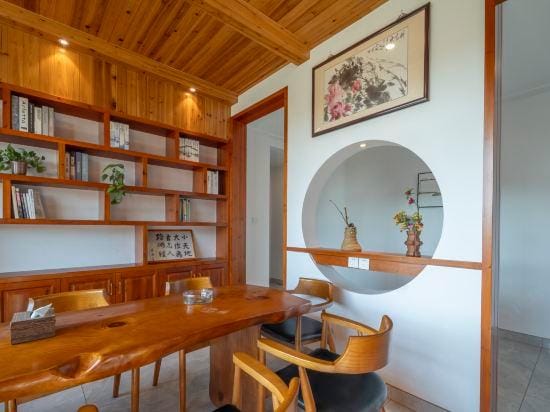 Wu's Guesthouse Hotel in China