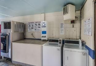 Econo Lodge Inn & Suites Hotel in Terre Haute