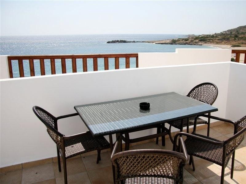 POTALI BAY HOTEL Hotel in Karpathos, 857 00, Greece