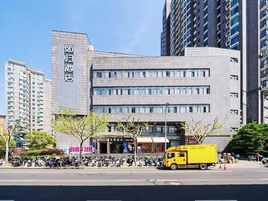 Jungui Hotel (Shanghai Jinshajiang Road Metro Station Branch) Hotel in Shanghai