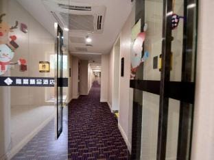 Longchen Holiday Hotel (Shanghai Loushanguan Road Metro Station) Hotel in Shanghai