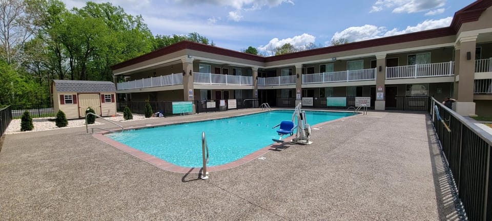 HomeTowne Studios Bordentown - McGuire AFB Hotel in Jersey Shore