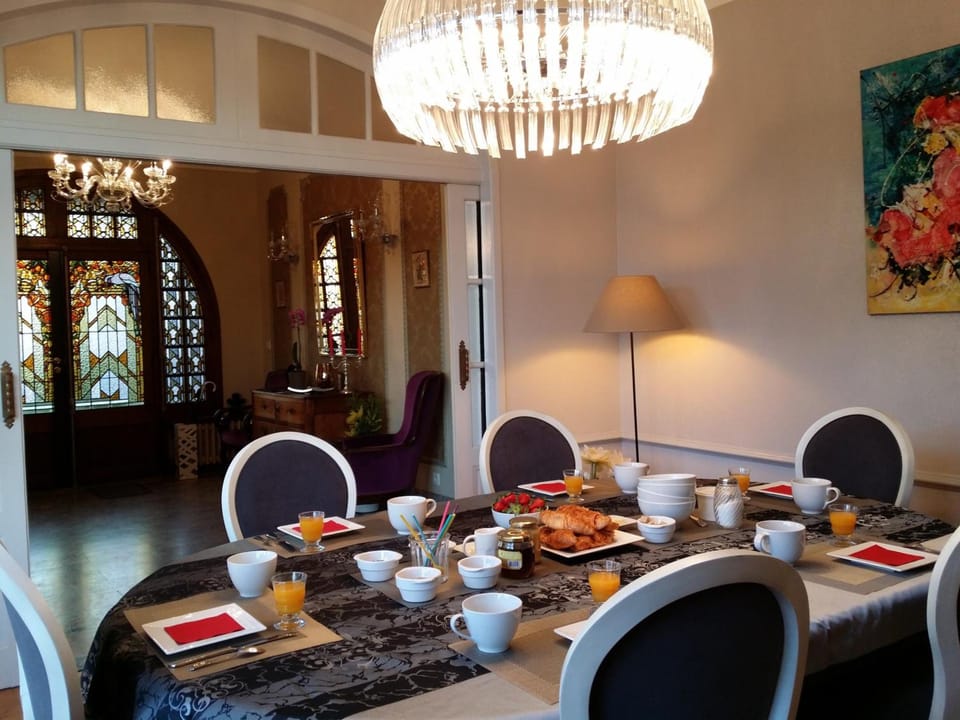 Le Castel Guesthouse Hotel in Bayeux