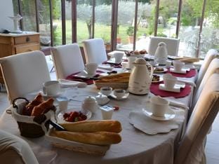 Le Mas Des Chutes Hotel in Graveson
