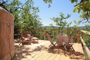 Les Yourtes de Provence Hotel in Pont-Saint-Esprit