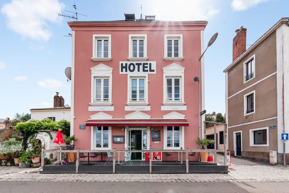 L'Esplanade Hotel in Pays de la Loire