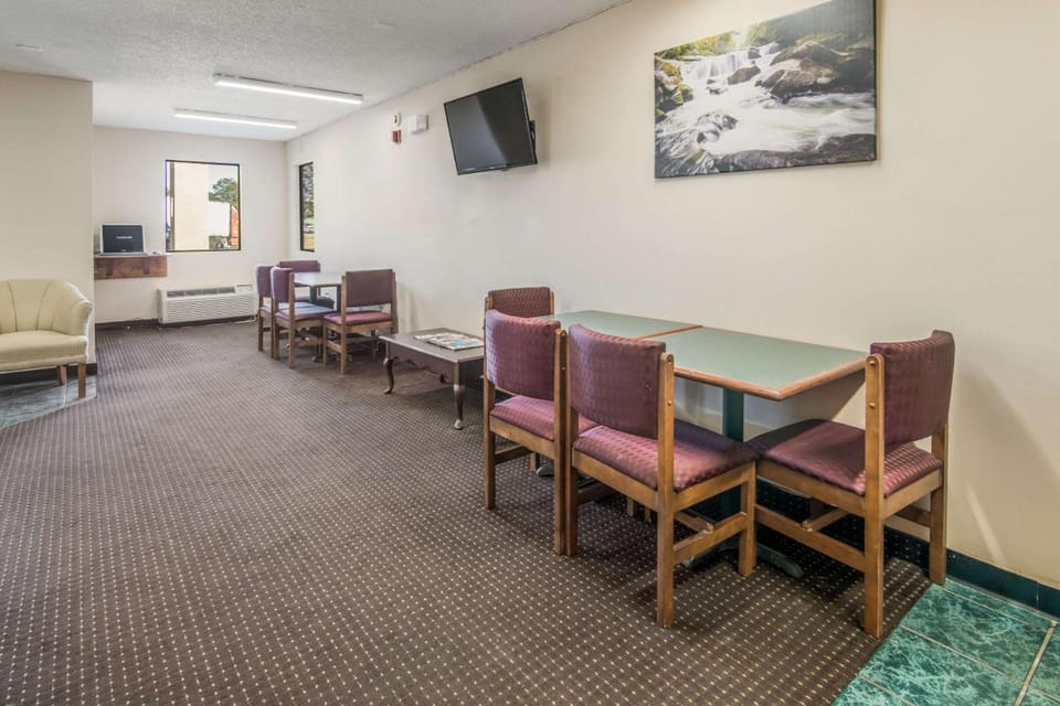 Rodeway Inn & Suites Dublin Hotel in South Carolina