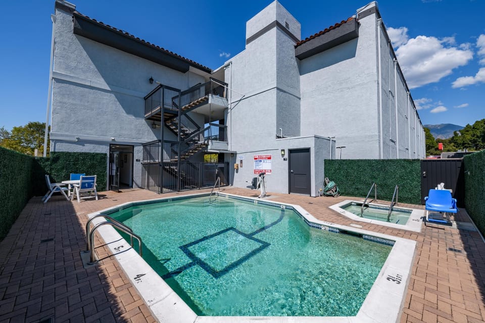 Hyland Inn near Pasadena Civic Center Hotel in Pasadena