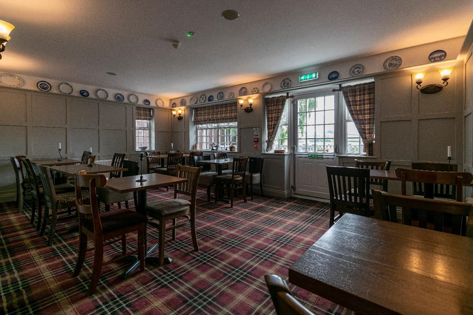The Three Horseshoes Inn in England