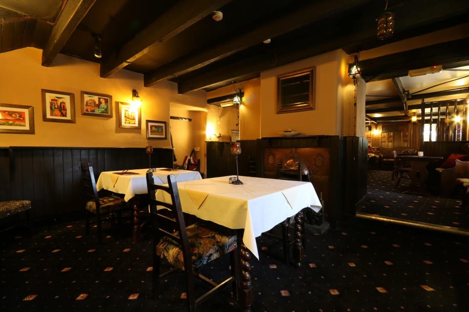 String of Horses Inn in England