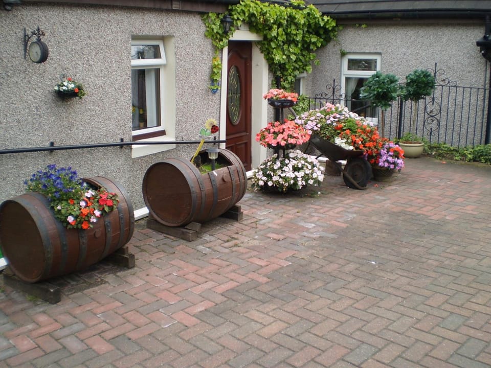 Shawlee Cottage Hotel in Airdrie