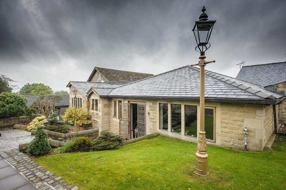 The Saddleworth Hotel Hotel in Delph