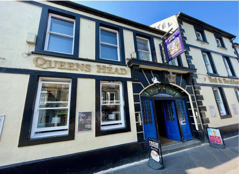 The Queens Head Hotel Inn in High Peak District