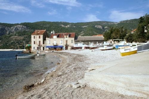 Apartments and rooms with WiFi Komiza, Vis - 11315 Hotel in Komiža