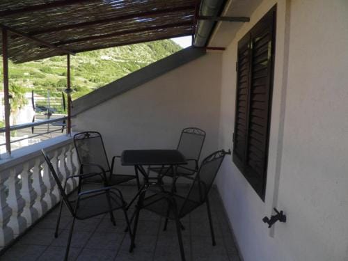 Apartments and rooms with WiFi Komiza, Vis - 11315 Hotel in Komiža